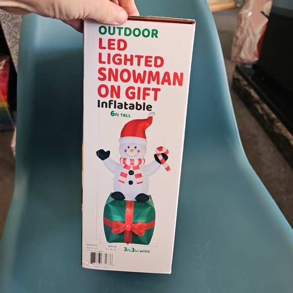 NIB Outdoor LED Lighted 6 Foot Smowman On Gift Inflatable Christmas Decoration - Picture 6 of 7